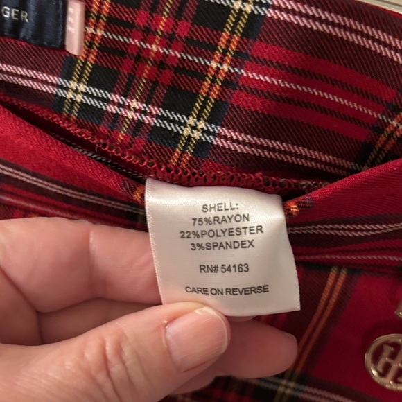 Tommy Hilfiger Red & Black Plaid Pull-On Mid-Rise Pants SZ 6 Holidays Office - Picture 4 of 8